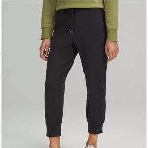 NWT lululemon ready to rulu jogger crop
